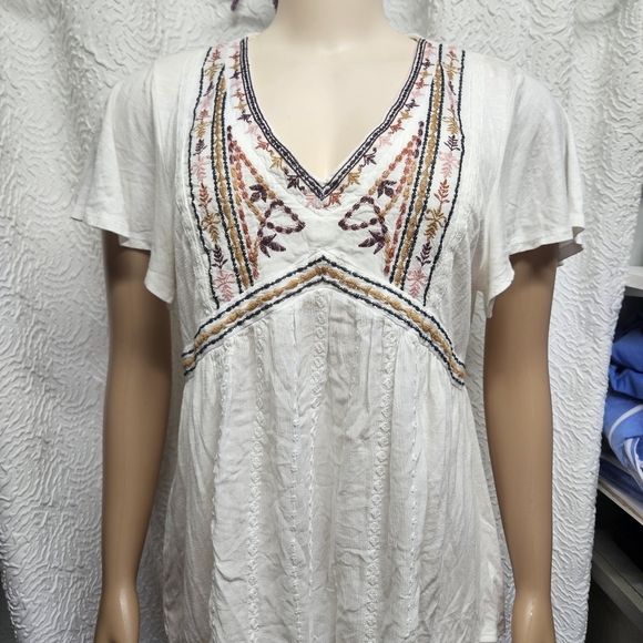 Knox Rose Tops - Knox Rose Cream Embellished V-Neck Short Sleeve Blouse
